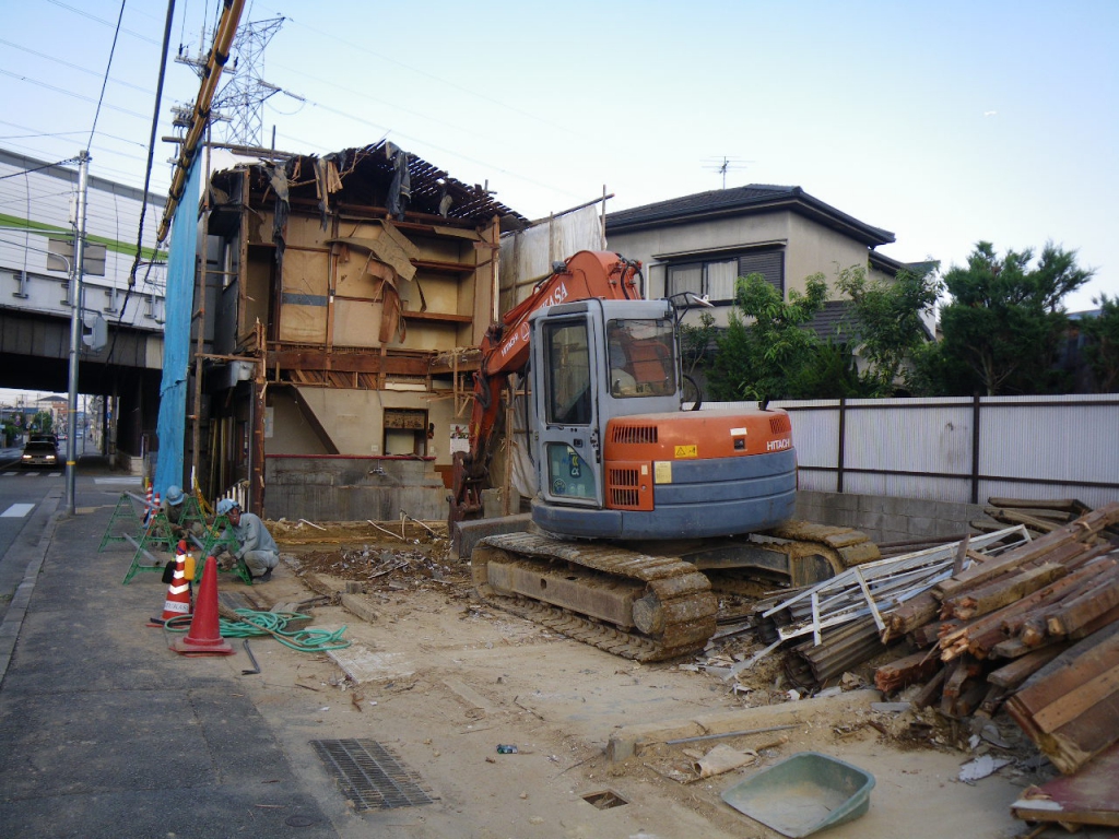 宝塚市米谷 某不動産会社元請 木造二階建住宅解体